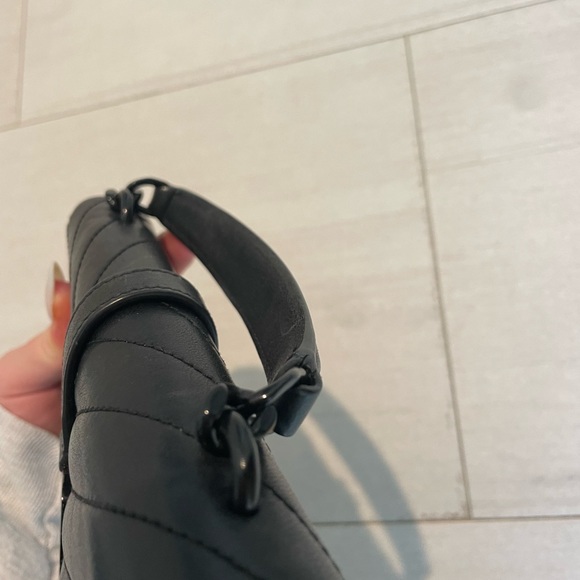 Saint Laurent College Chain Wallet Matelasse Chevron Leather
Black - Picture 2 of 8